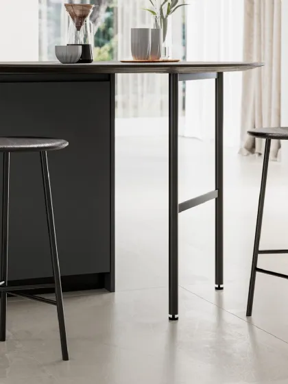 Sgabello Frank con seduta in legno e base in metallo verniciato di Arredo3