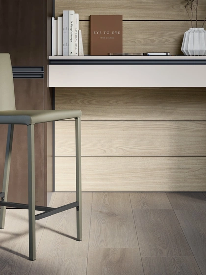 Sgabello Melodie con seduta imbottita e rivestita in ecopelle e struttura in metallo di Arredo3