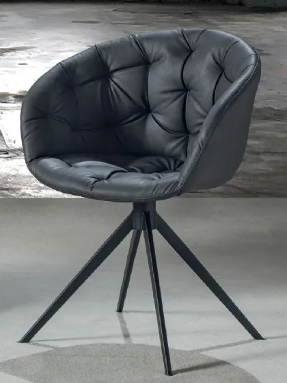 Sedia Cabiria Classic in ecopelle imbottita e trapuntata effetto Nabuk grigio di La Seggiola