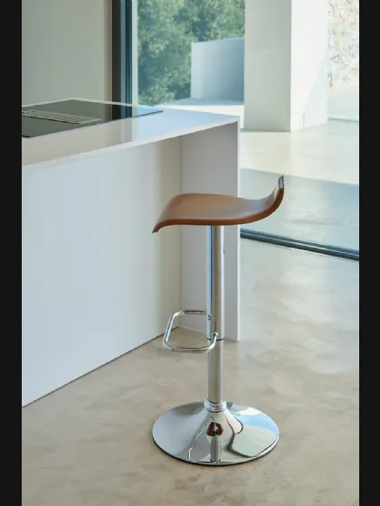 Sgabello Ego SG405gas in cuoio di Friulsedie