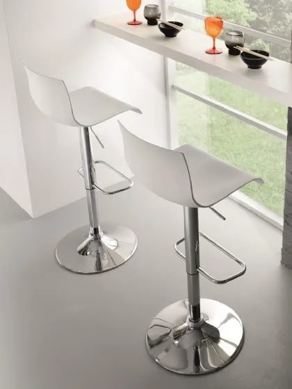 Sgabello Elios SG403gas con seduta in polipropilene e base in metallo di Friulsedie
