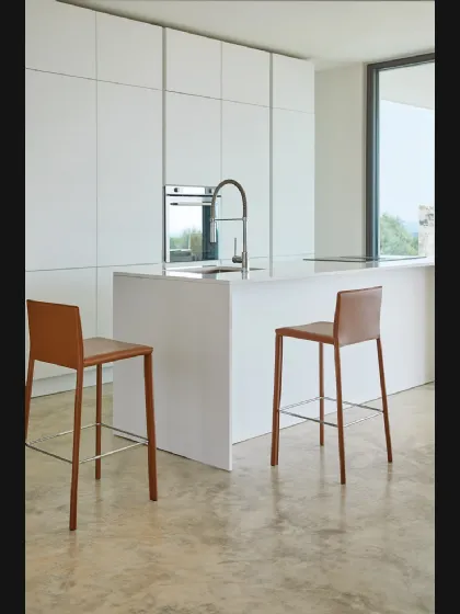 Sgabello Energy SG380 con struttura in metallo rivestita in cuoio rigenerato di Friulsedie