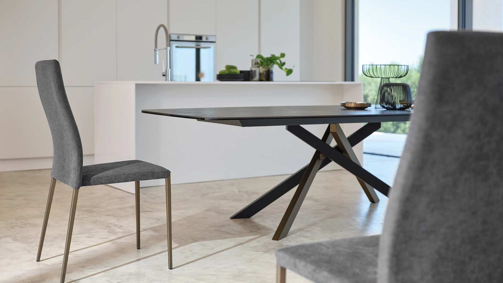 Sedia Tracy S130V in tessuto con gambe in metallo di Friulsedie