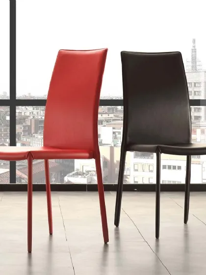 Sedia Vanity completamente rivestita in similcuoio pvc rosso e nero di La Seggiola