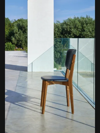 Sedia Lea S143 in cuoio con struttura in Frassino di Friulsedie