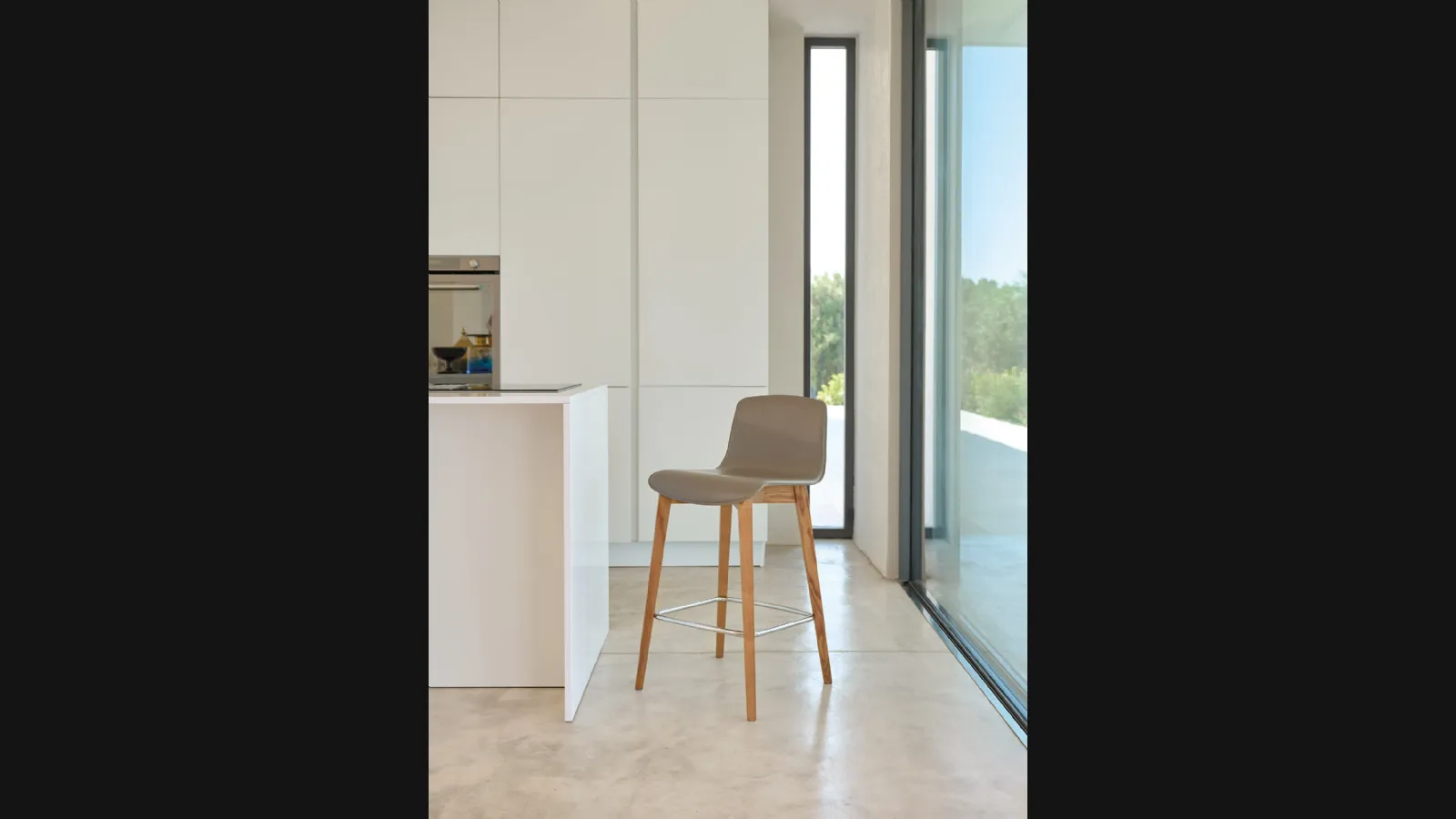 Sgabello Martin SG141 in cuoio rigenerato e gambe in Frassino di Friulsedie