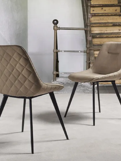 Sedia Norway in eco Nabuk con schienale trapuntato di La Seggiola