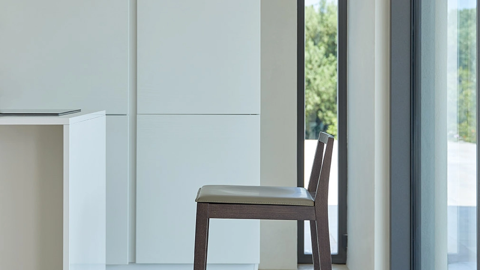 Sgabello Object SG341 in legno con seduta imbottita di Friulsedie