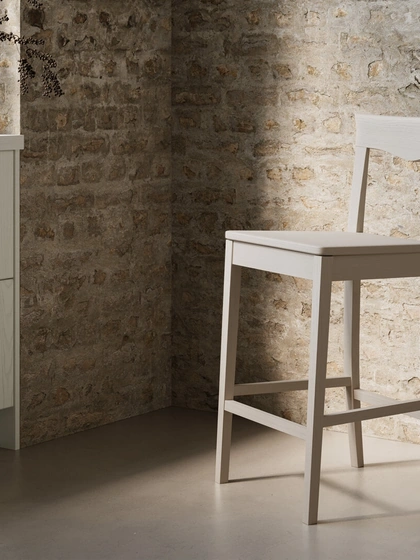 Sgabello Rose in legno laccato di Arredo3