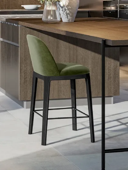 Sgabello Joelle in tessuto con base in legno di Dall'Agnese