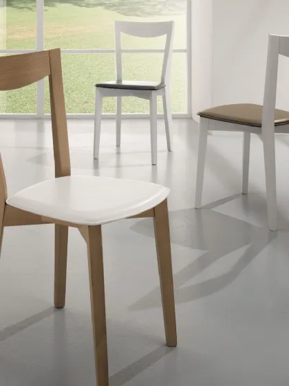 Sedia Smart S124 in legno di Frassino con seduta in cuoio di Friulsedie