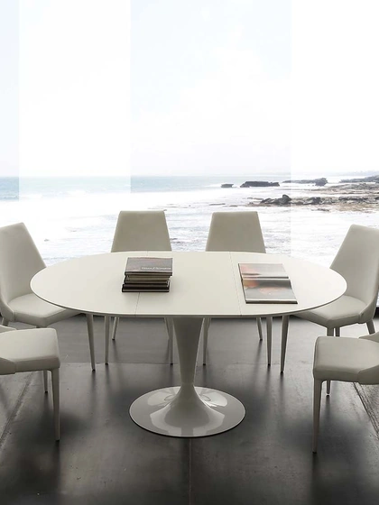 Tavolo allungabile Island in laminato laccato bianco con base in acciaio verniciato di La Seggiola