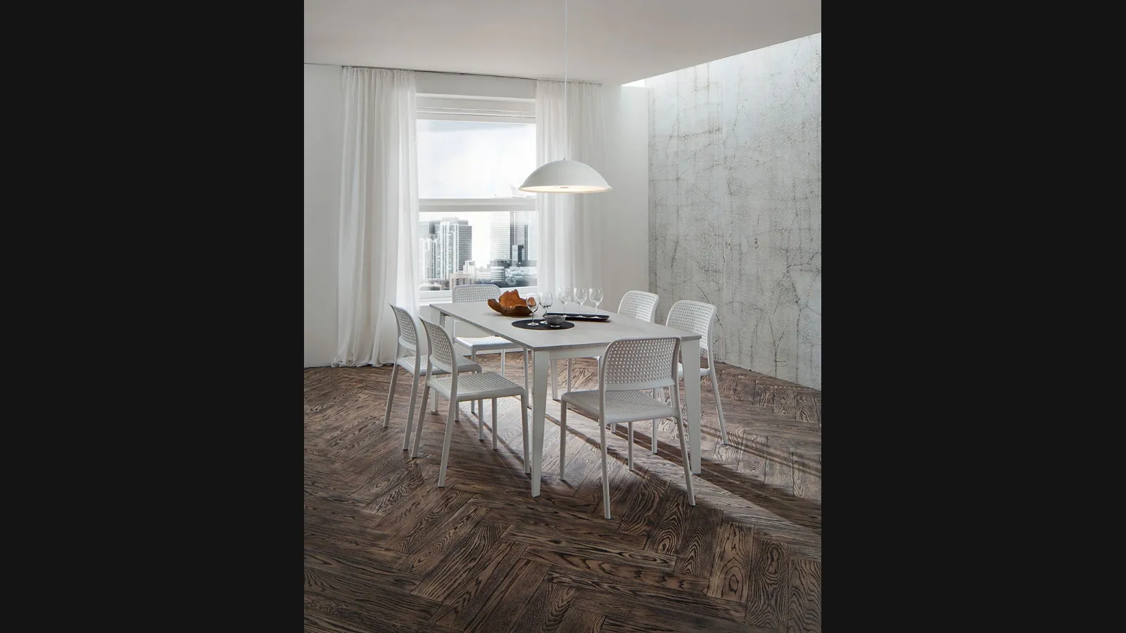 Tavolo Carlo Super Quadrato con top in laminato HPL e gambe in metallo di La Primavera
