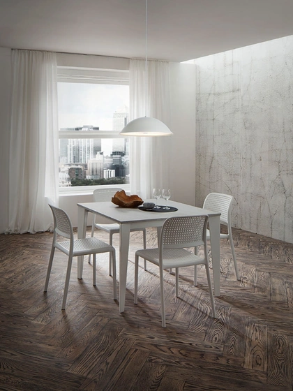 Tavolo Carlo Super Quadrato con top in laminato HPL e gambe in metallo di La Primavera