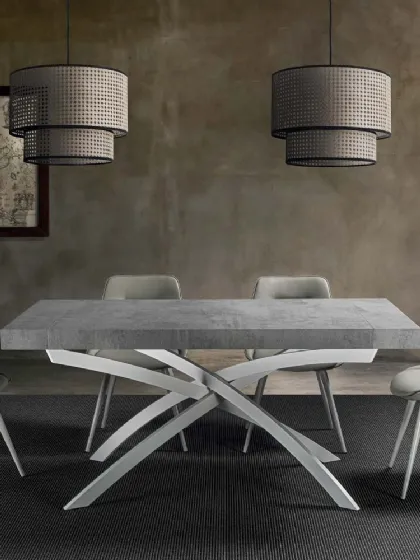 Tavolo allungabile Magnum in nobilitato folding cemento con base in metallo verniciato bianco di La Seggiola