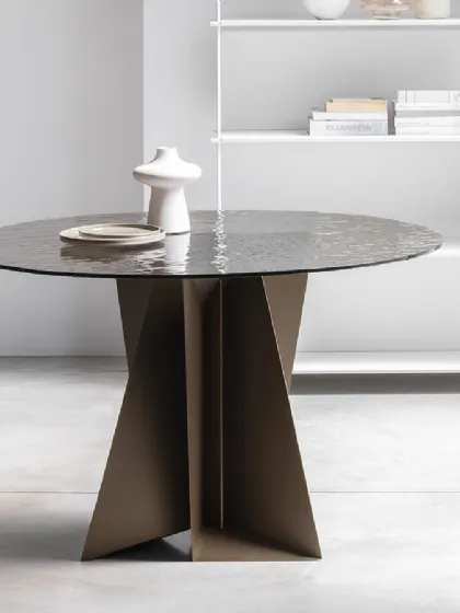 Tavolo rotondo Monolith con top in vetro di Pezzani