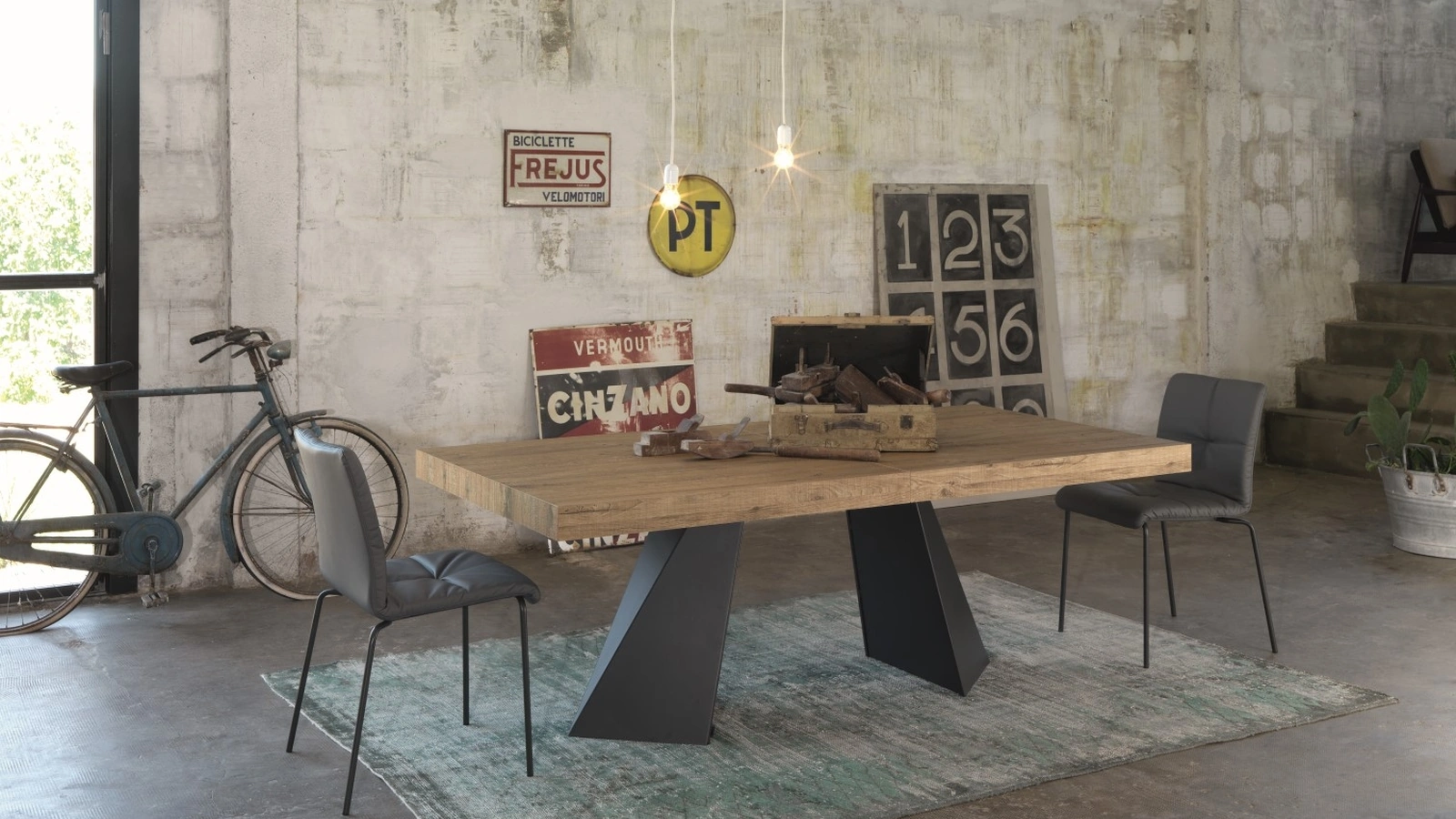 Tavolo Portland T55 in legno di frassino con base in metallo di Friulsedie