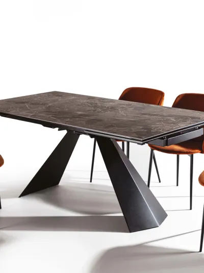 Tavolo allungabile Ragnar Ceramico Classic in vetro ceramica opaco con base in metallo verniciato nero di La Seggiola