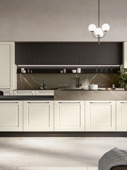 Cucina Classica in frassino bianco con isola Asolo di Arredo3