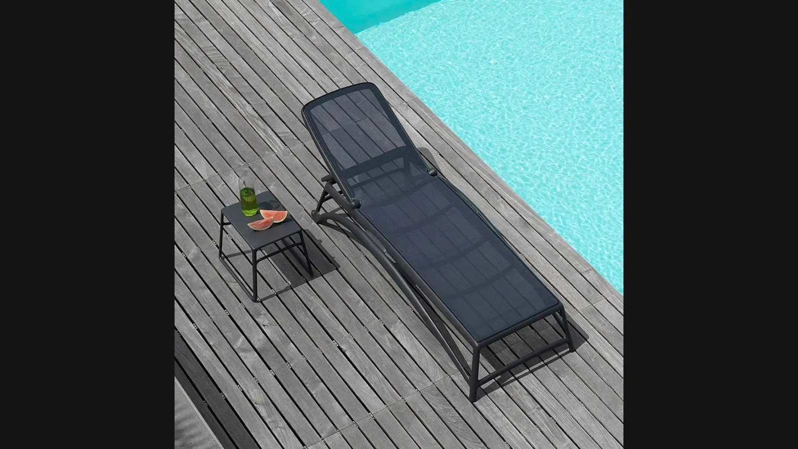 Lettino Atlas Bed in tessuto sintetico traspirante con struttura in polipropilene di La Seggiola