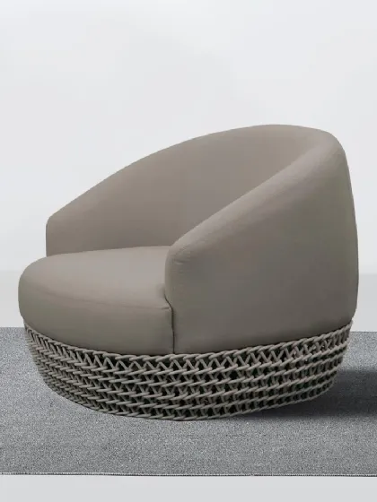 Poltrona Couch in tessuto imbottito e corda intrecciata di La Seggiola