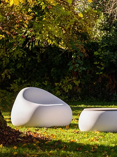 Poltrona di design Stone-P in polipropilene bianco di La Seggiola