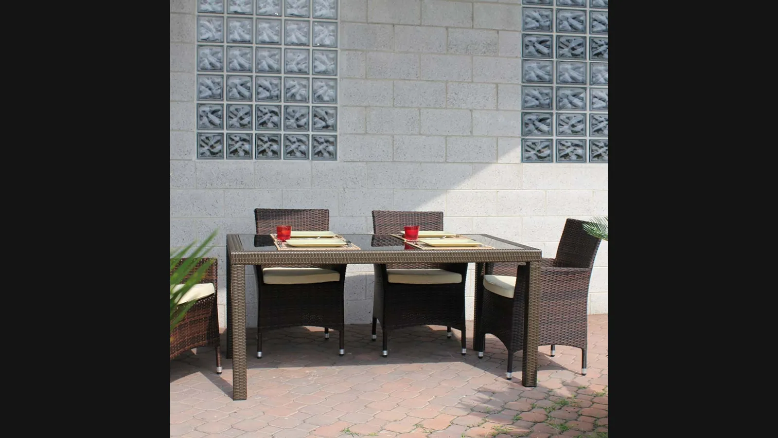 Tavolo Wicker Table in vetro con struttura in alluminio rivestita in fibra di polipropilene intrecciata a mano di La Seggiola
